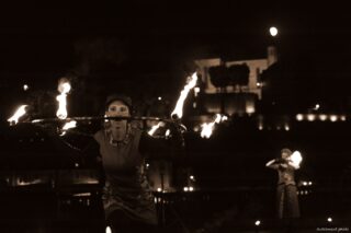 #cieakouma #artdelarue #spectaclevivant #pyrotechnics #terrasson #fantastique #spectacledefeu